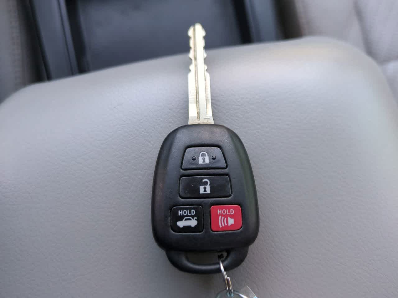 Thumbnail: 2016 Toyota Camry - 24