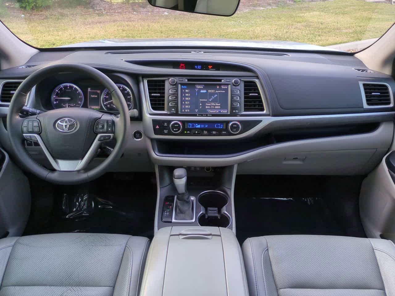 Thumbnail: 2017 Toyota Highlander - 15