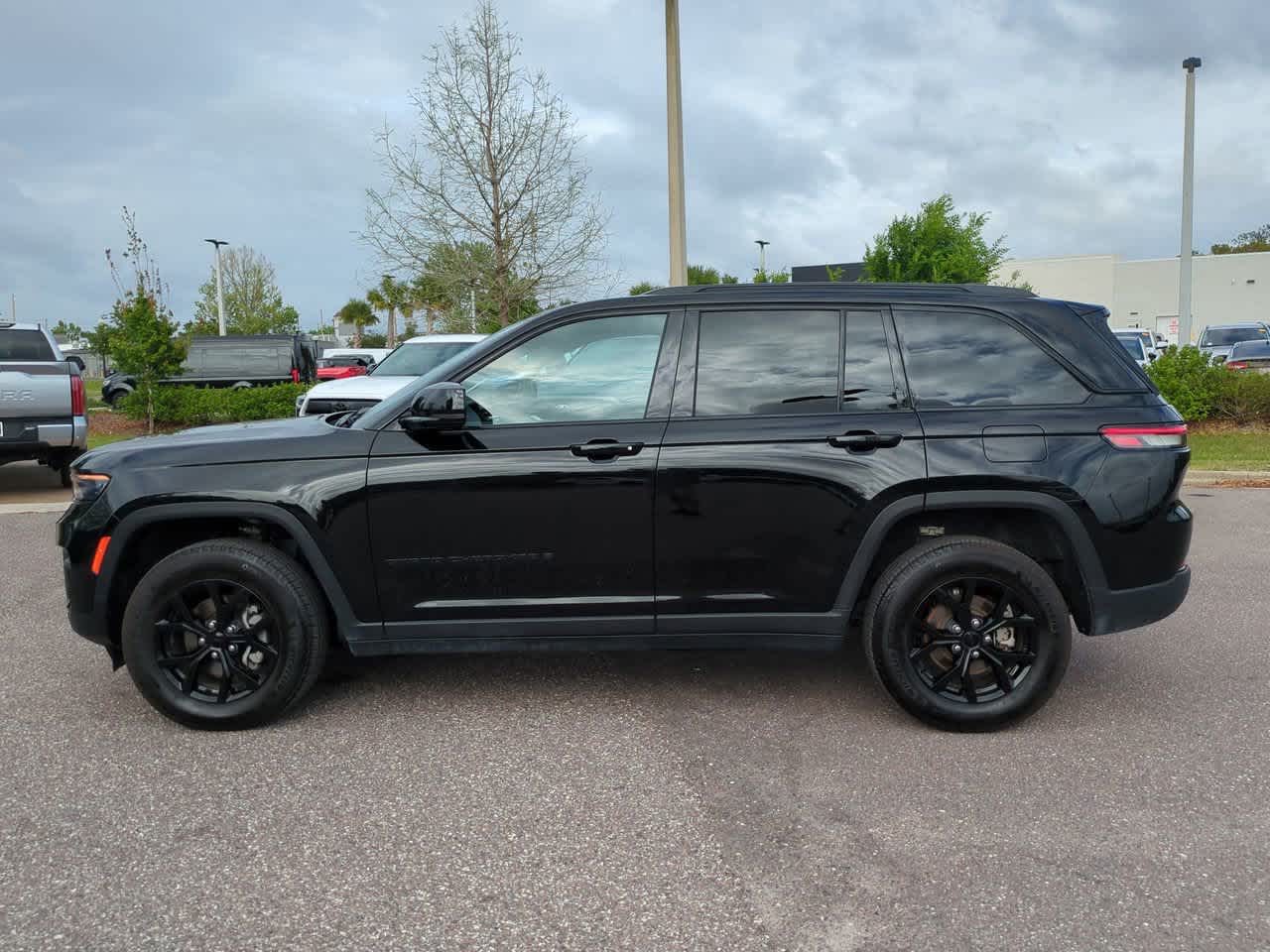 Thumbnail: 2025 Jeep Grand Cherokee - 3