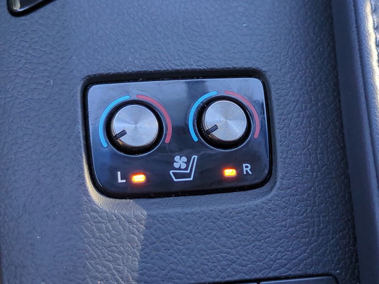 Thumbnail: 2013 Toyota Avalon - 23