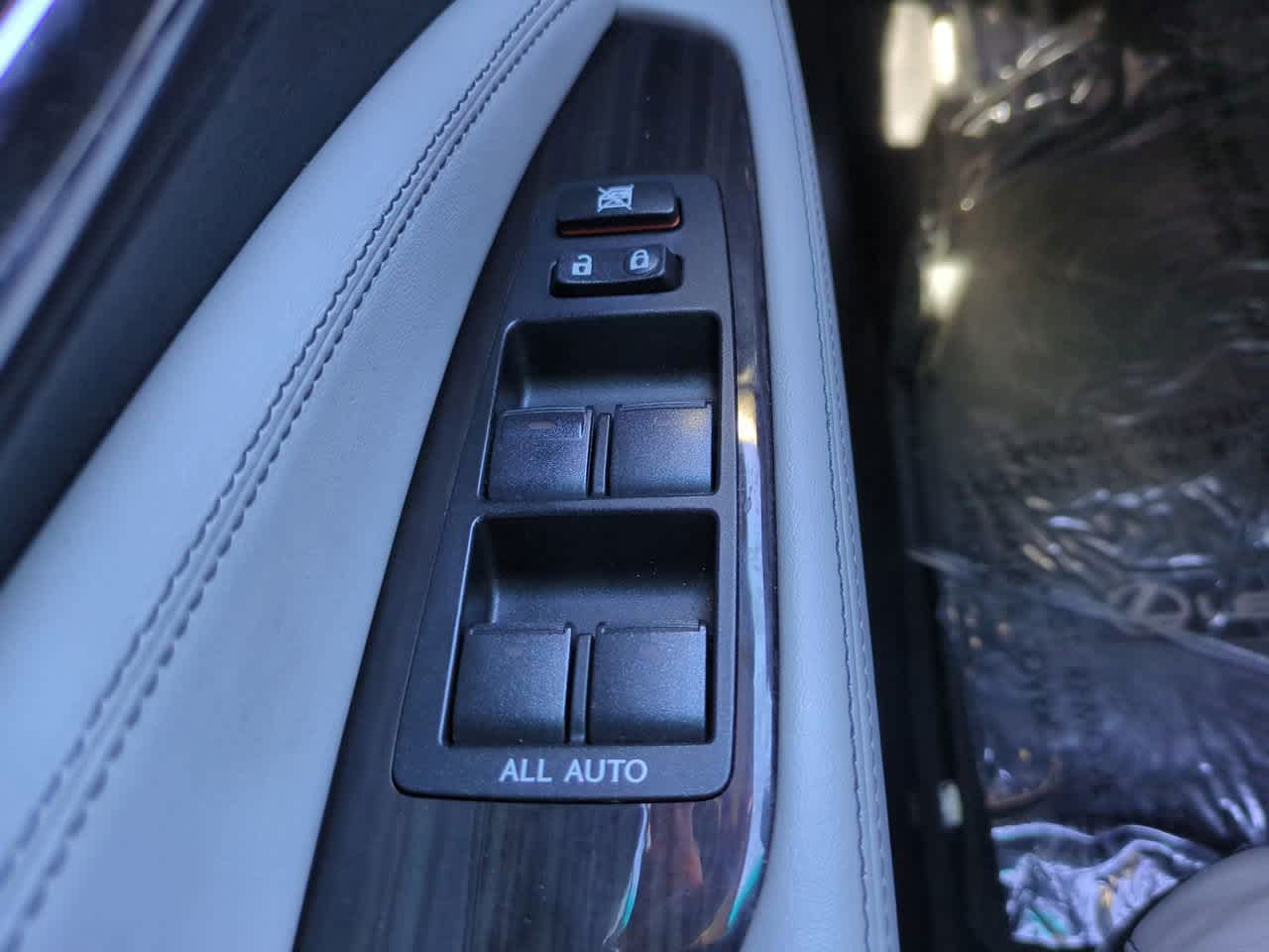 Thumbnail: 2014 Lexus LS - 24