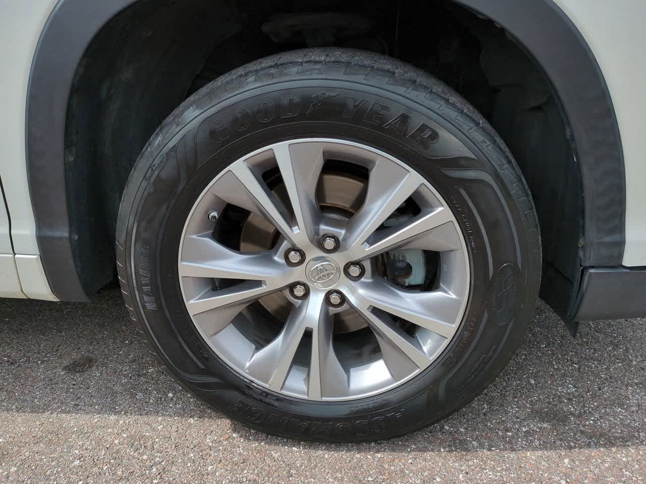 Thumbnail: 2015 Toyota Highlander - 10