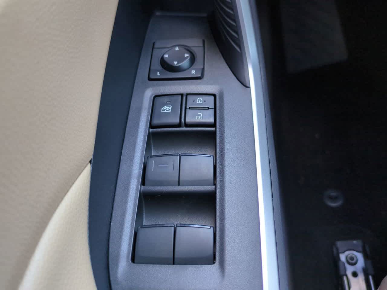 Thumbnail: 2025 Toyota RAV4 - 21