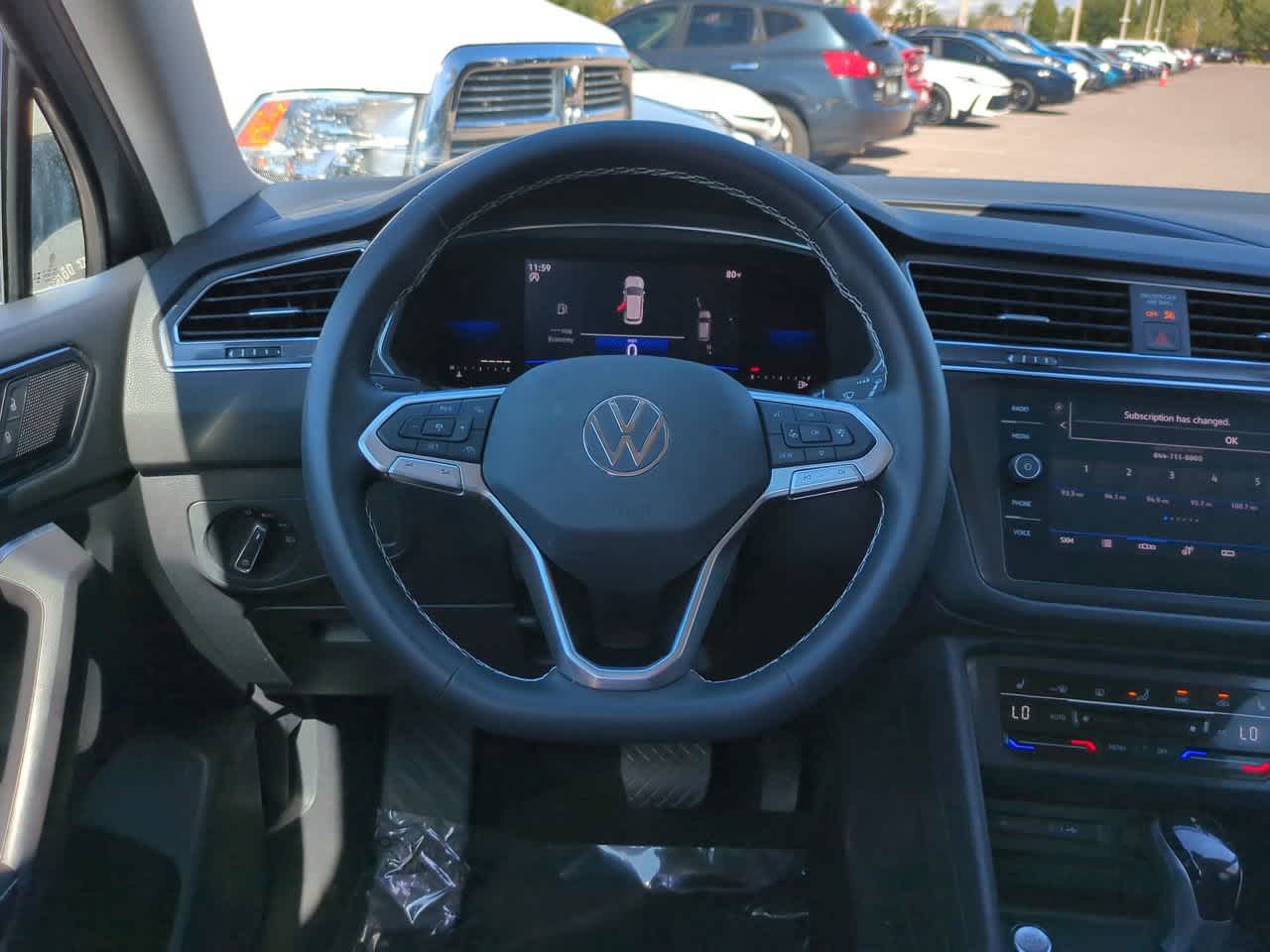 Thumbnail: 2023 Volkswagen Tiguan - 15