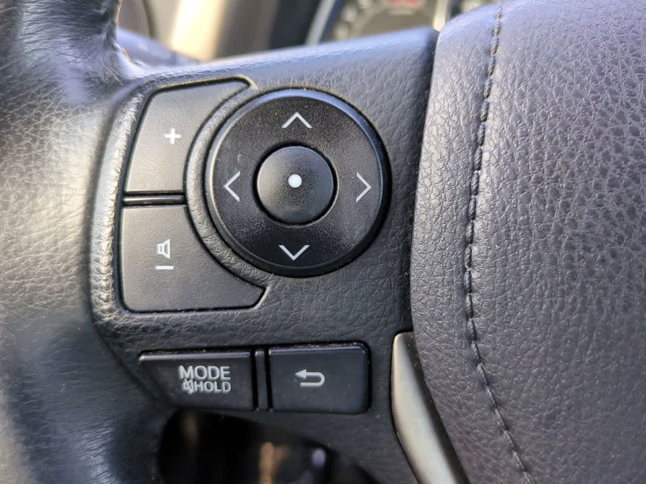 Thumbnail: 2014 Toyota RAV4 - 24