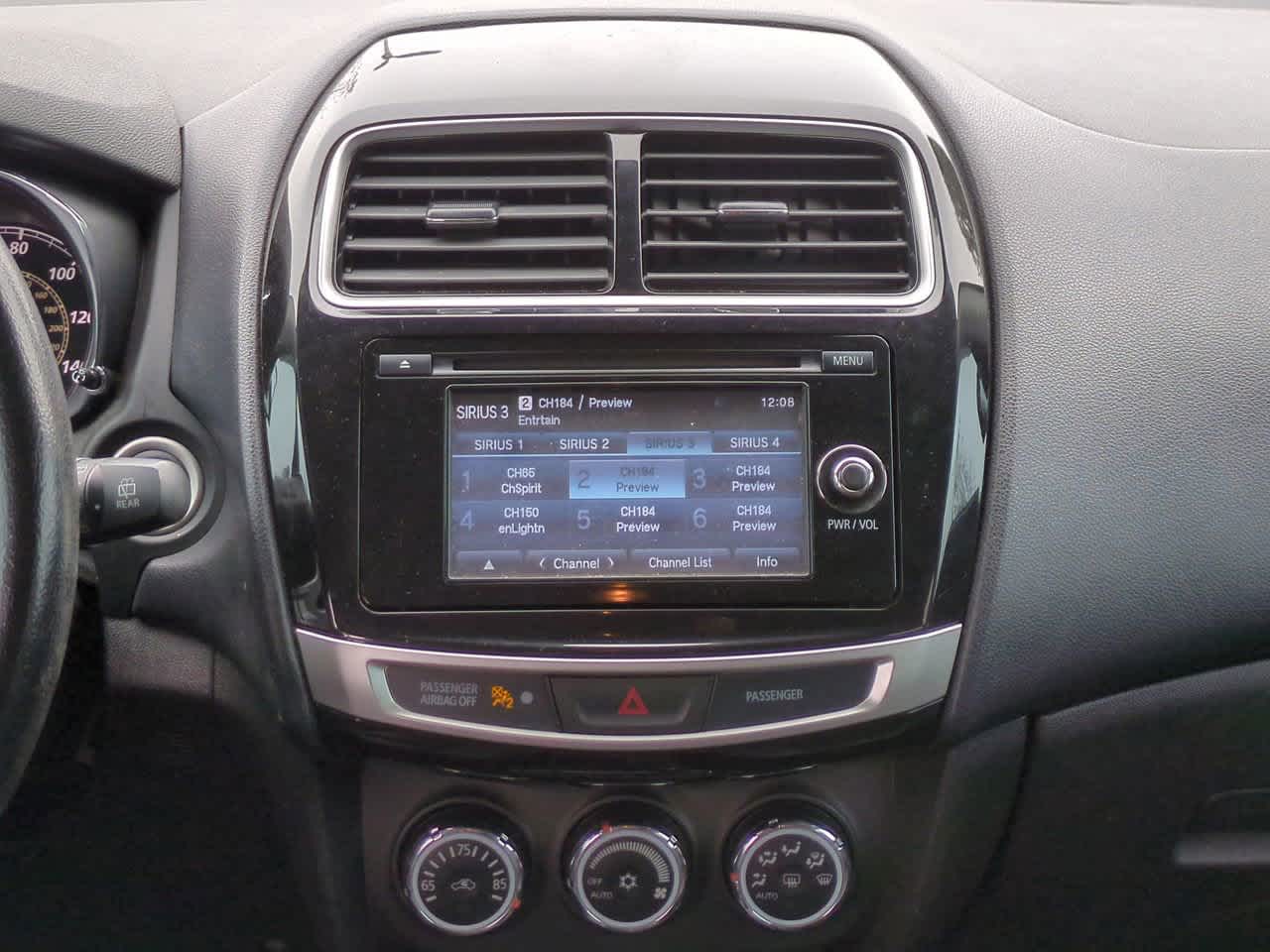 Thumbnail: 2015 Mitsubishi Outlander Sport - 17