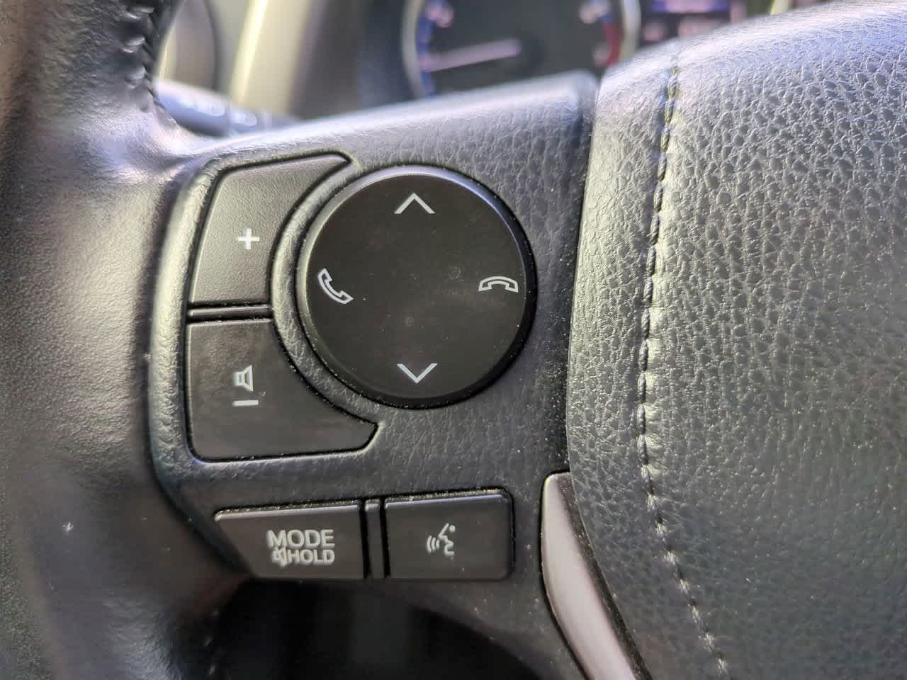 Thumbnail: 2018 Toyota RAV4 - 26