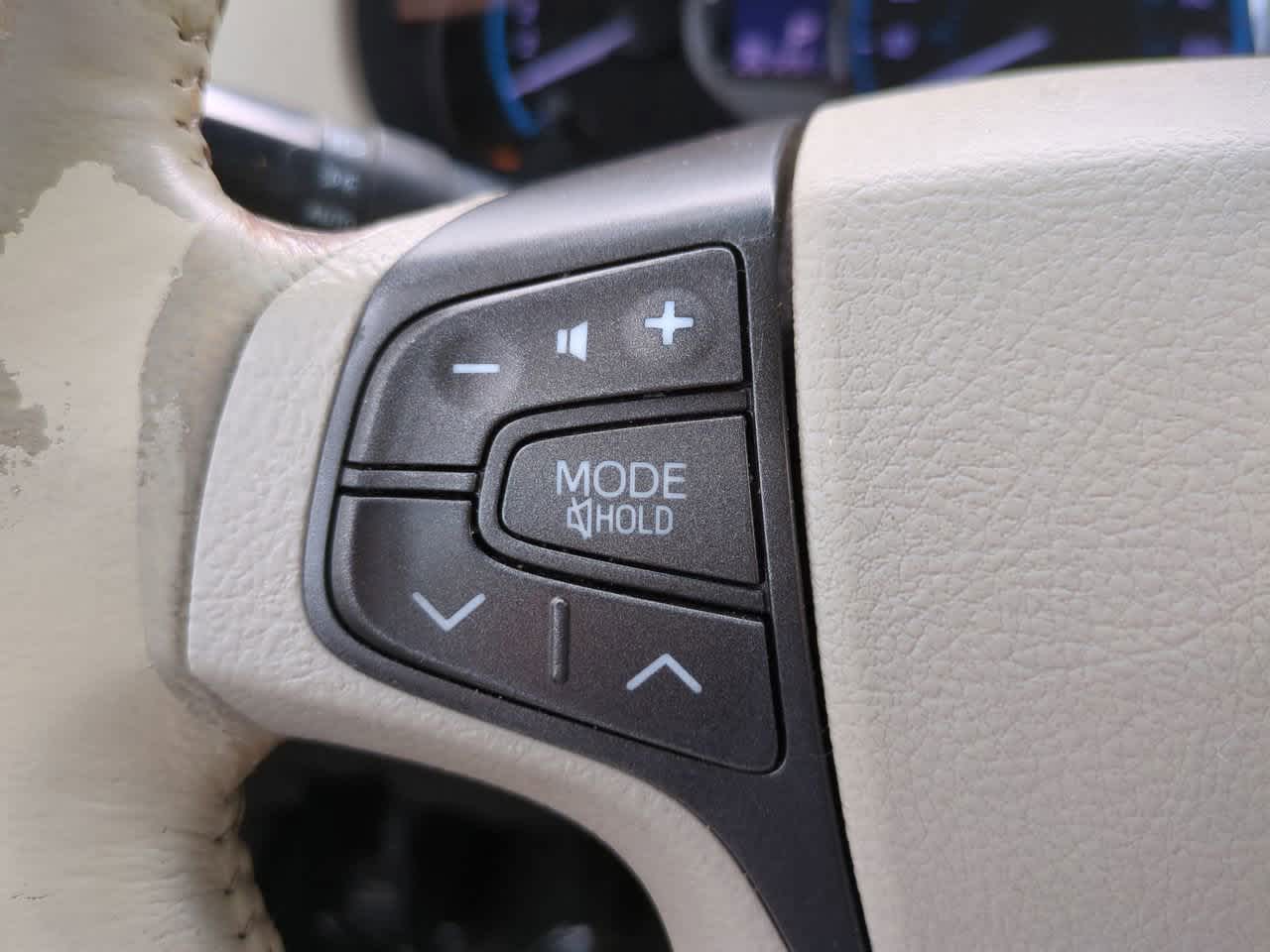 Thumbnail: 2011 Toyota Sienna - 25