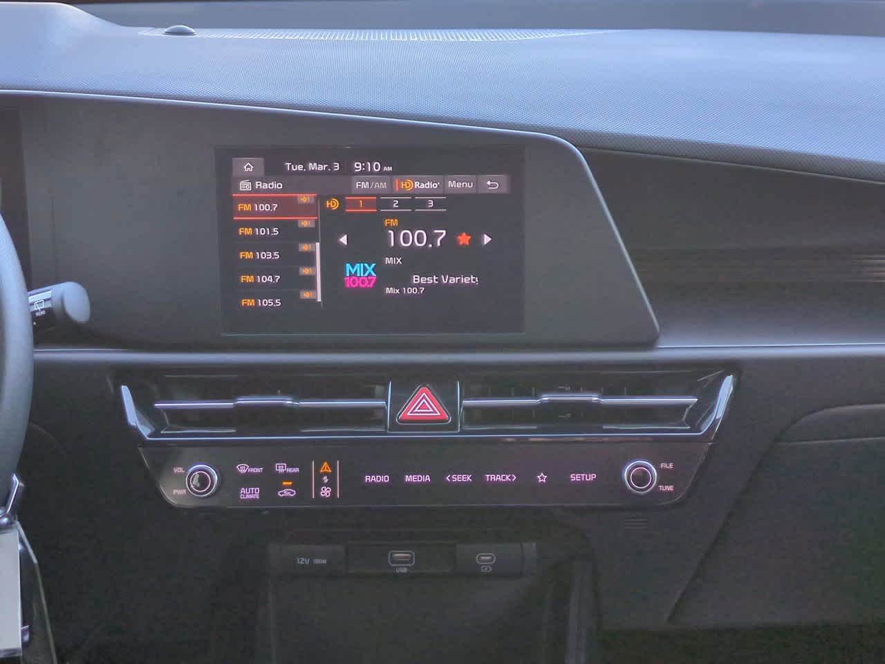 Thumbnail: 2023 Kia Niro - 17