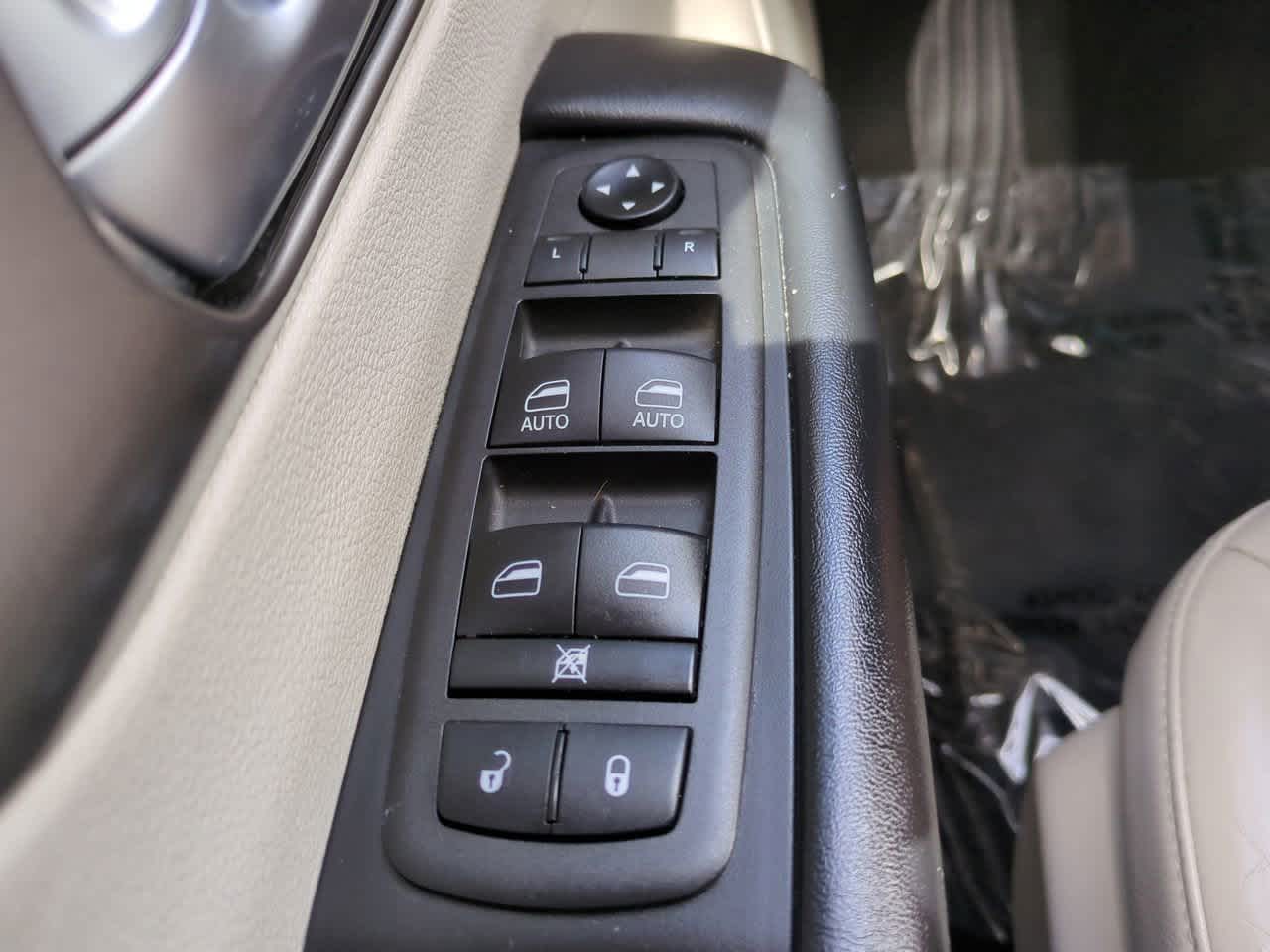 Thumbnail: 2021 Chrysler Pacifica - 24