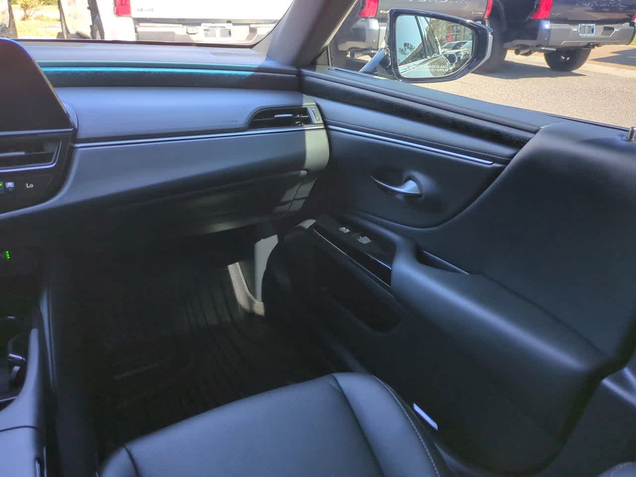 Thumbnail: 2024 Lexus ES - 16