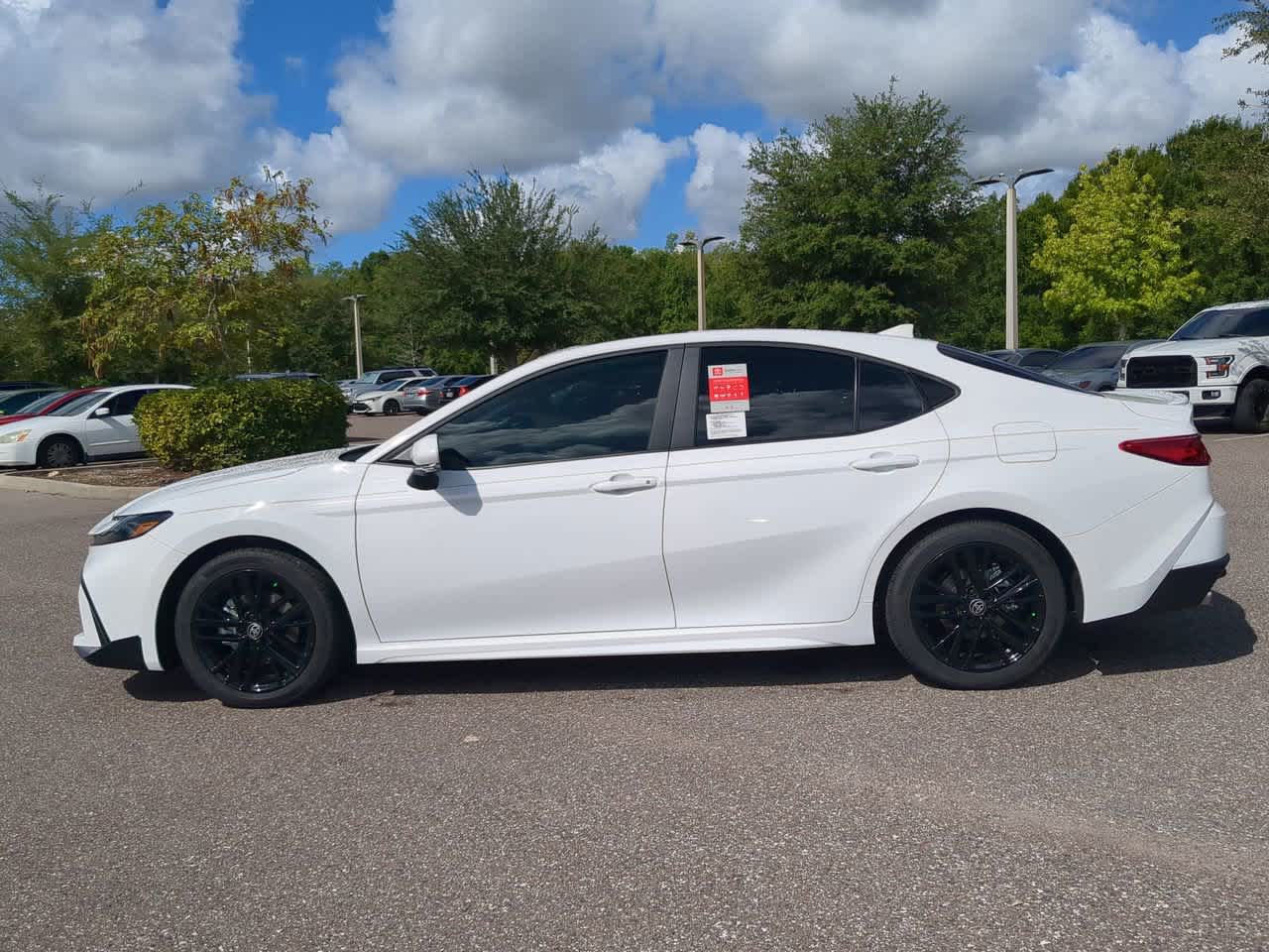 2025 Toyota Camry SE 3