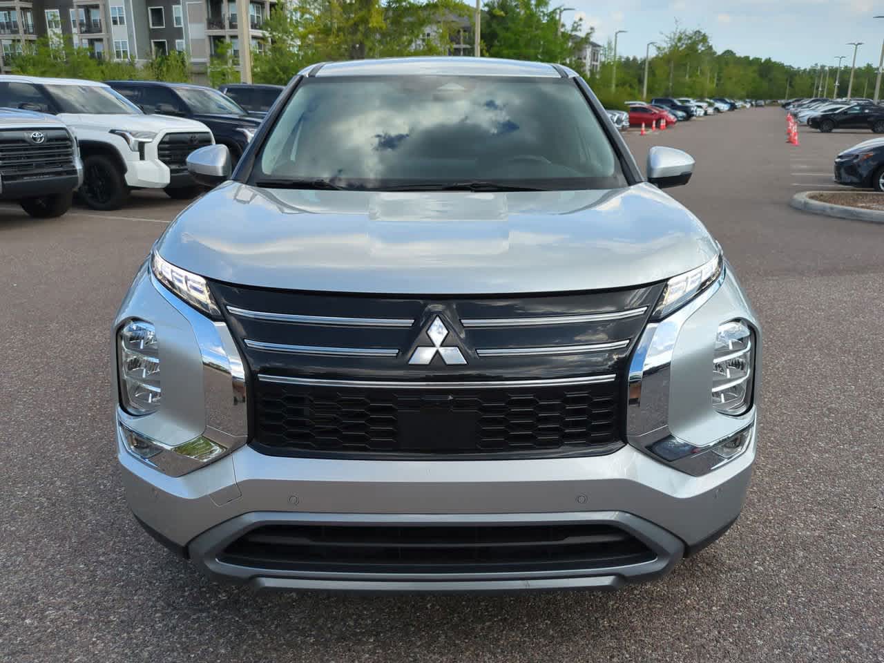 Thumbnail: 2025 Mitsubishi Outlander - 9