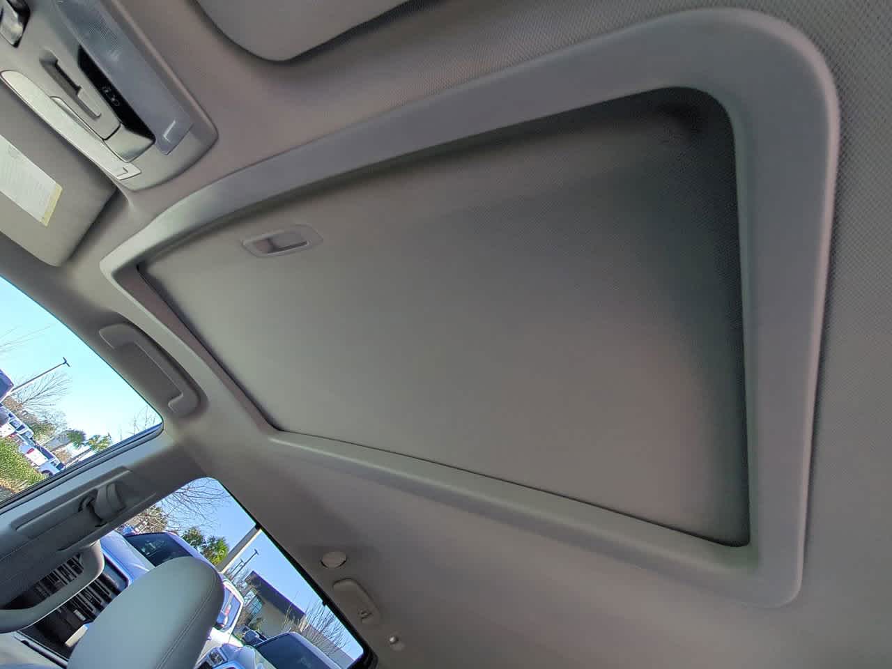 Thumbnail: 2017 Toyota Sienna - 20