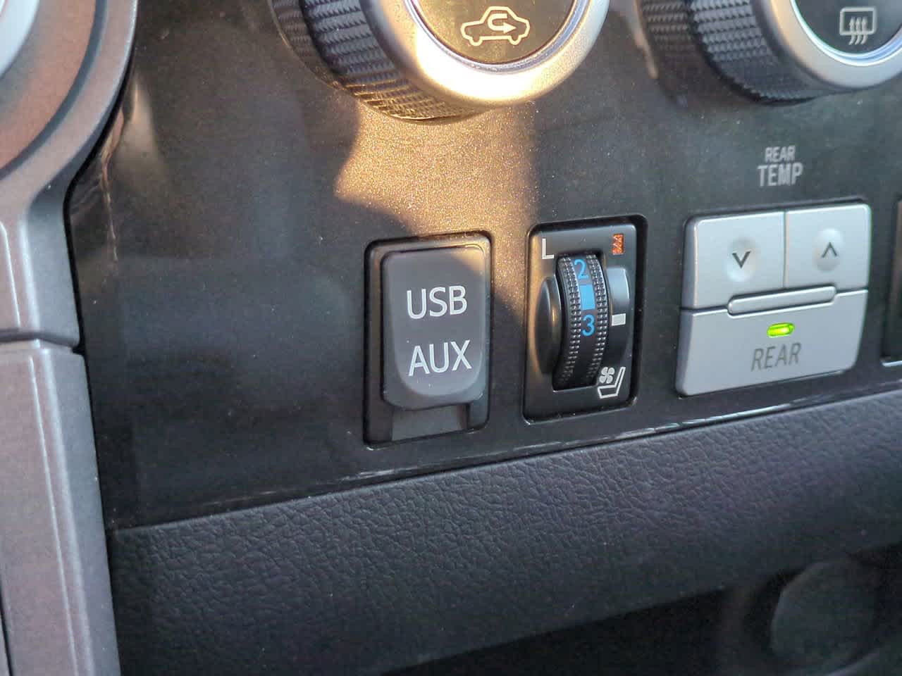 Thumbnail: 2010 Toyota Sequoia - 22