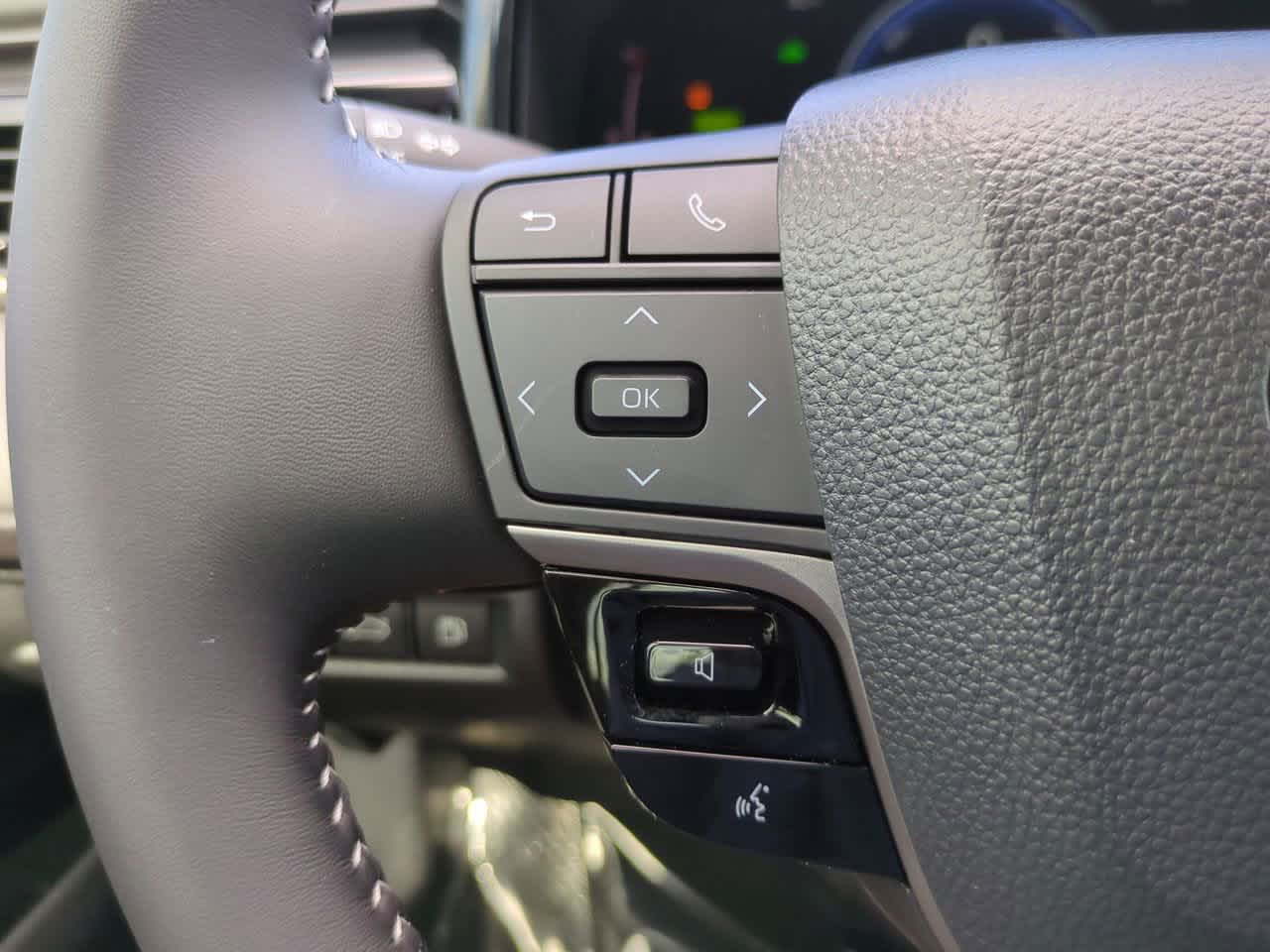 Thumbnail: 2025 Toyota Camry - 23