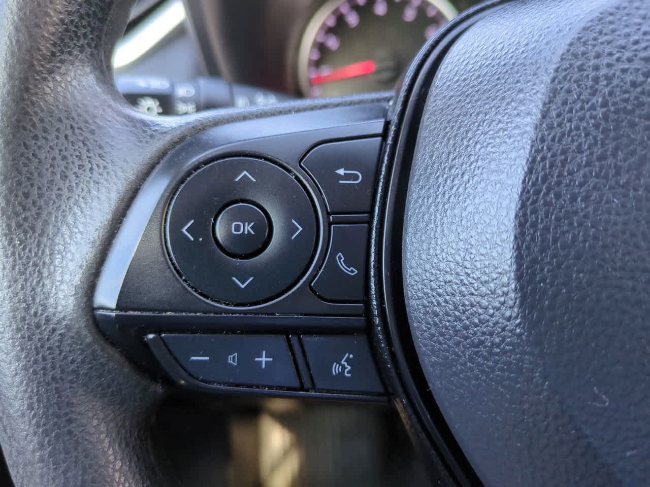 Thumbnail: 2021 Toyota RAV4 - 22