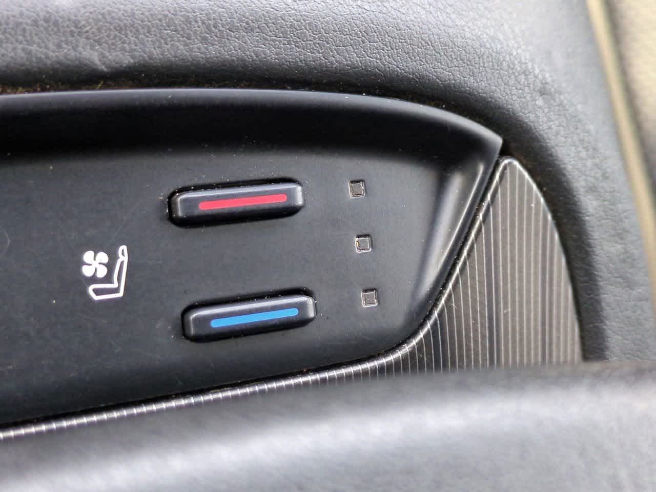 Thumbnail: 2021 Toyota Venza - 21