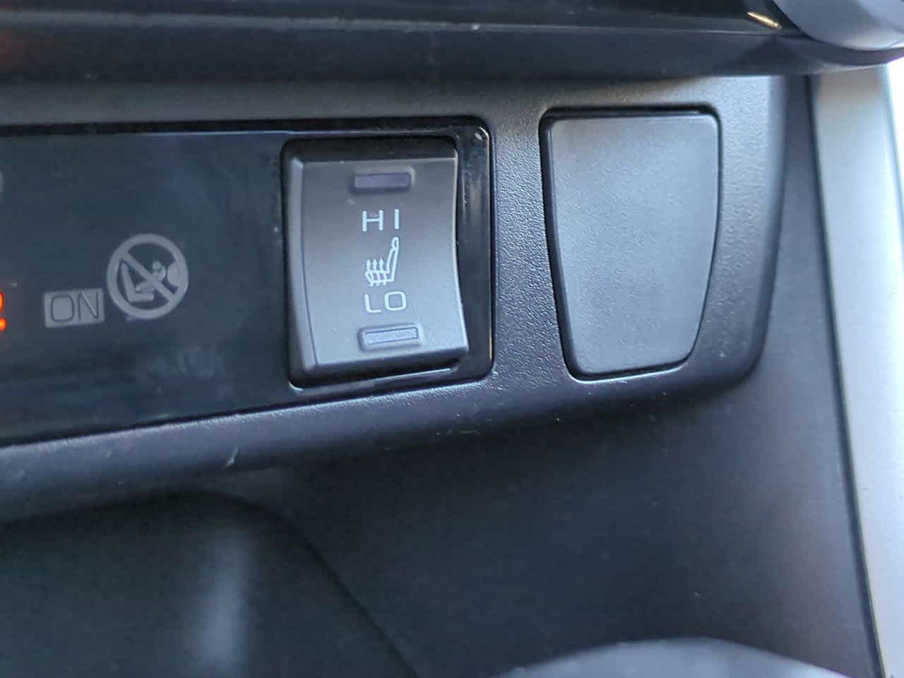 Thumbnail: 2019 Toyota RAV4 - 22