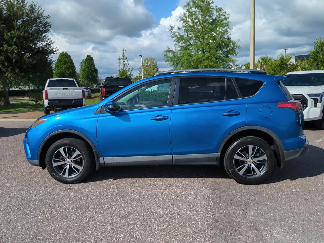 Thumbnail: 2018 Toyota RAV4 - 3
