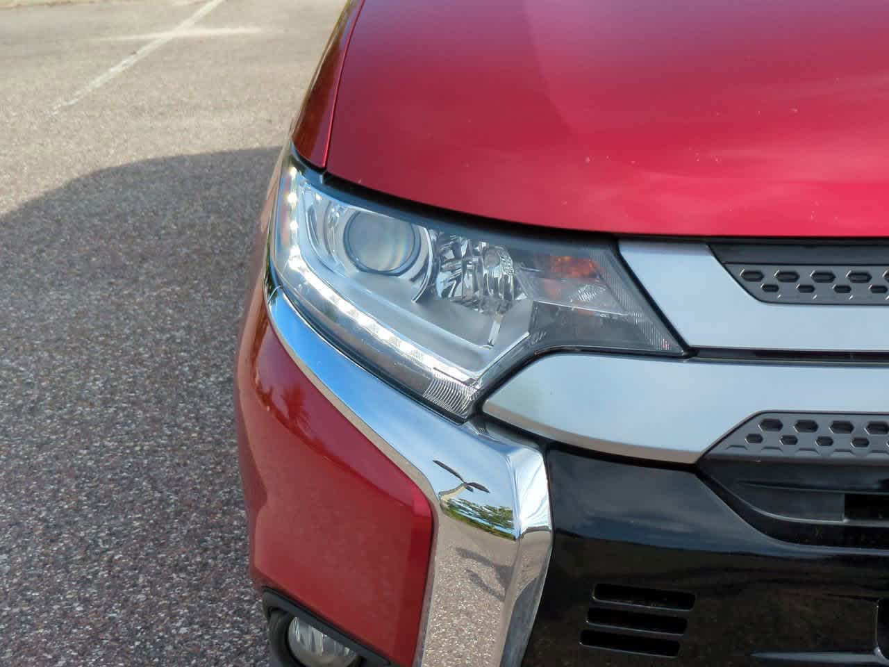 Thumbnail: 2020 Mitsubishi Outlander - 10