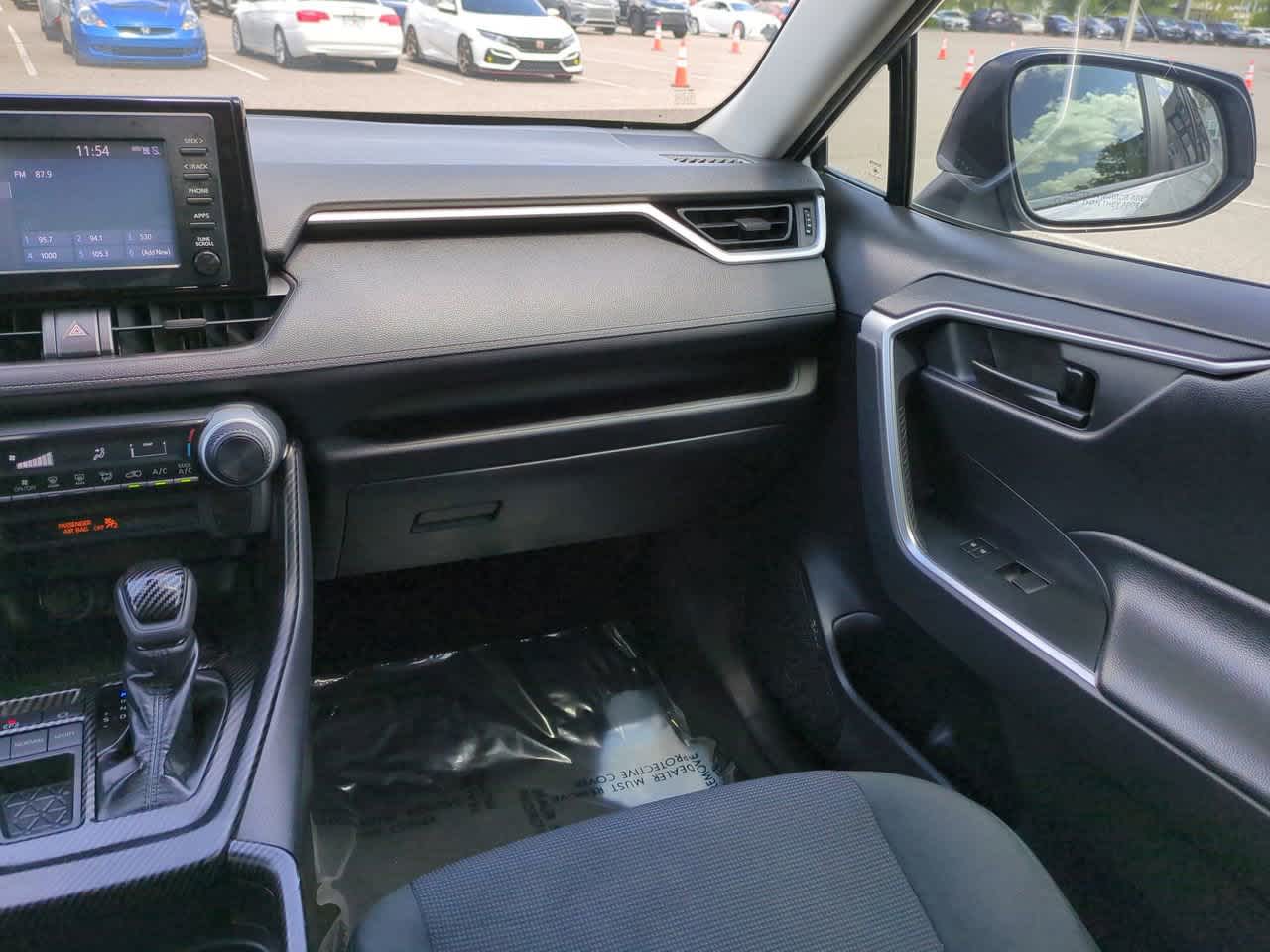 2019 Toyota RAV4 LE 16