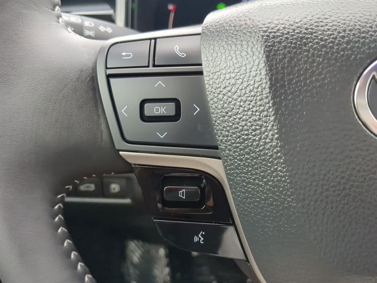 2025 Toyota Camry SE 23