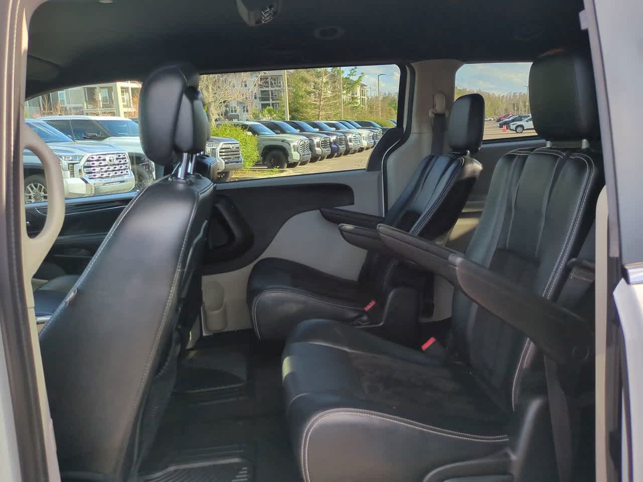 Thumbnail: 2017 Dodge Grand Caravan - 14