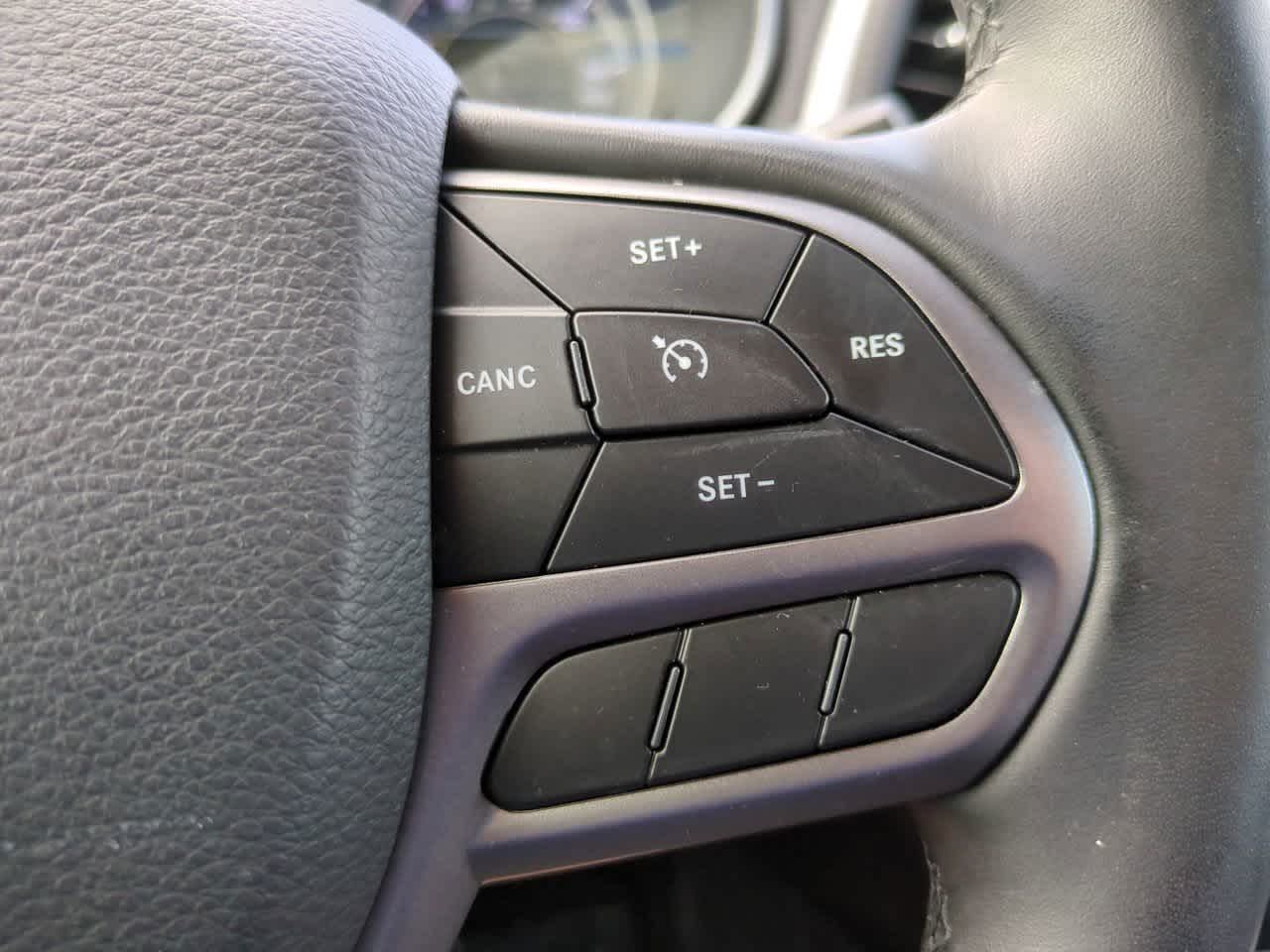 Thumbnail: 2019 Jeep Cherokee - 23