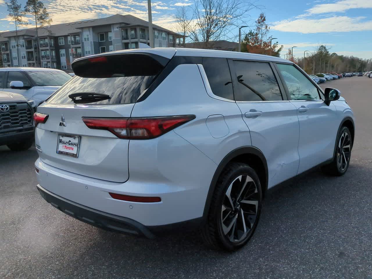 Thumbnail: 2022 Mitsubishi Outlander - 6