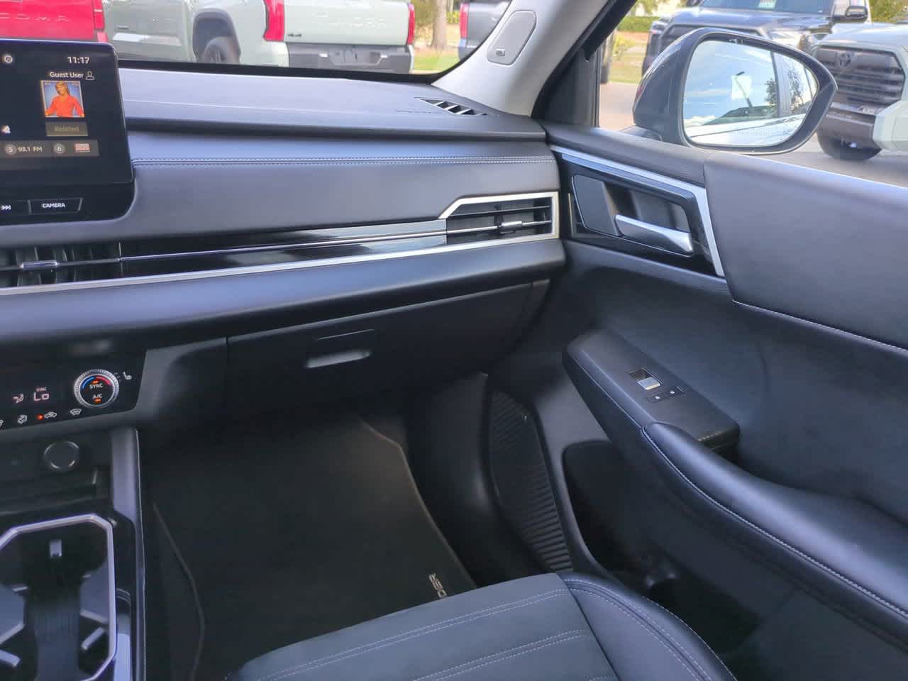 Thumbnail: 2025 Mitsubishi Outlander - 17