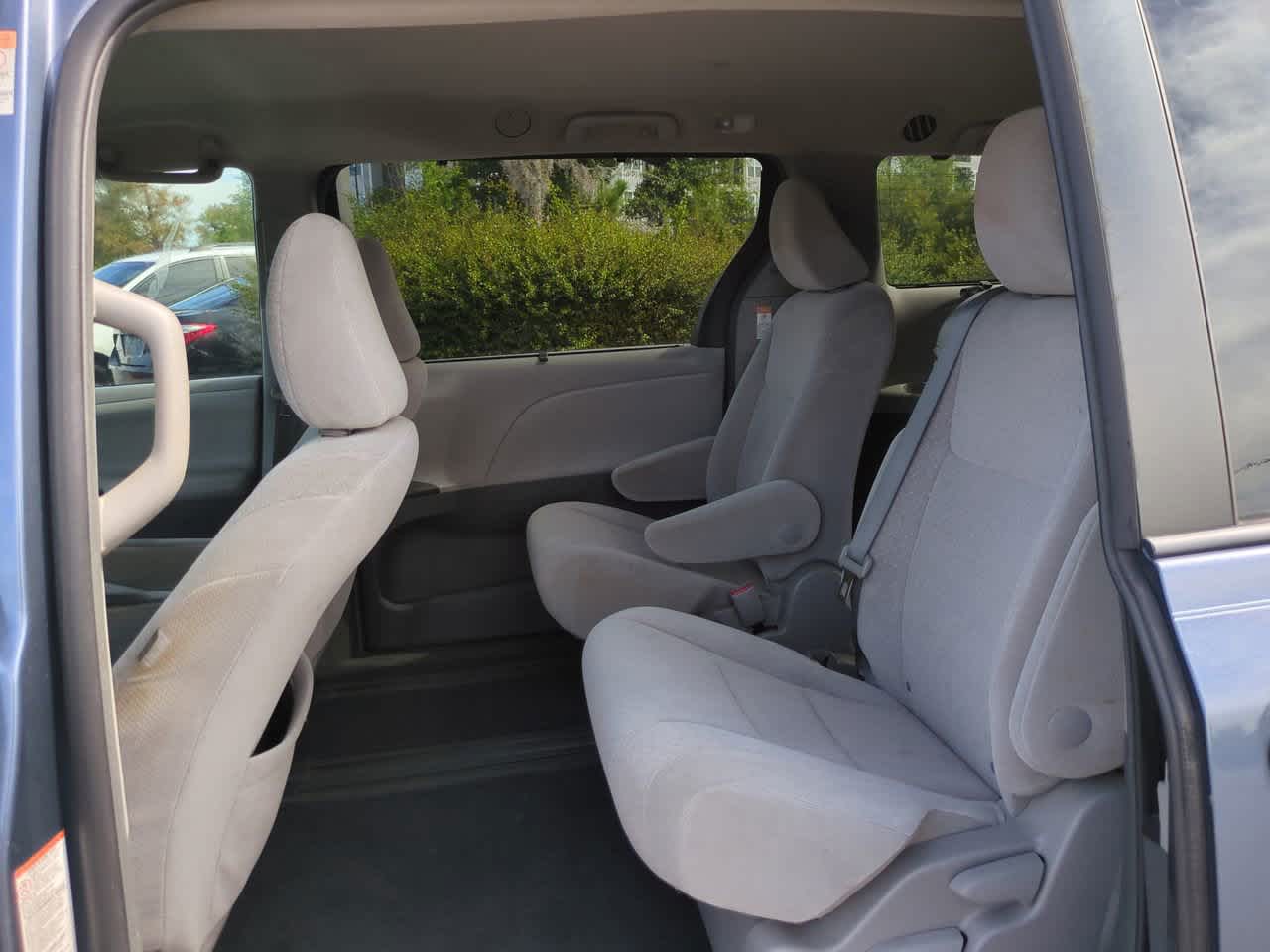 Thumbnail: 2015 Toyota Sienna - 13
