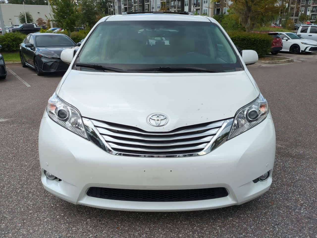 Thumbnail: 2011 Toyota Sienna - 9