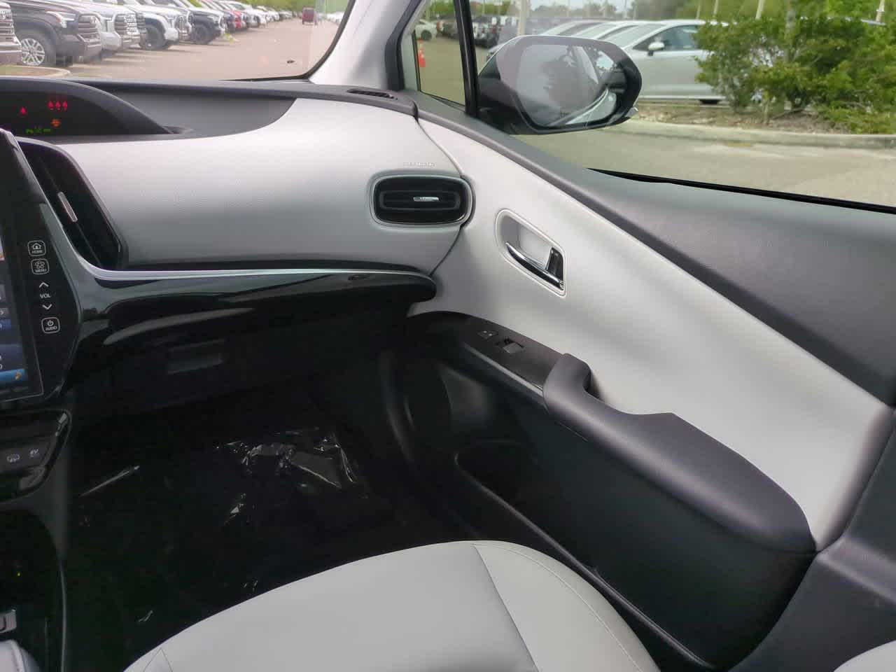 Thumbnail: 2021 Toyota Prius Prime - 16