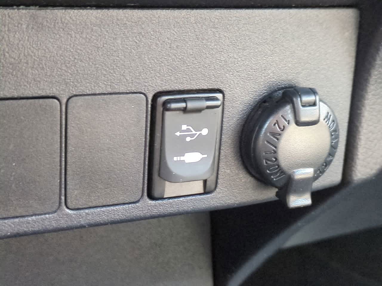 Thumbnail: 2016 Toyota RAV4 - 21