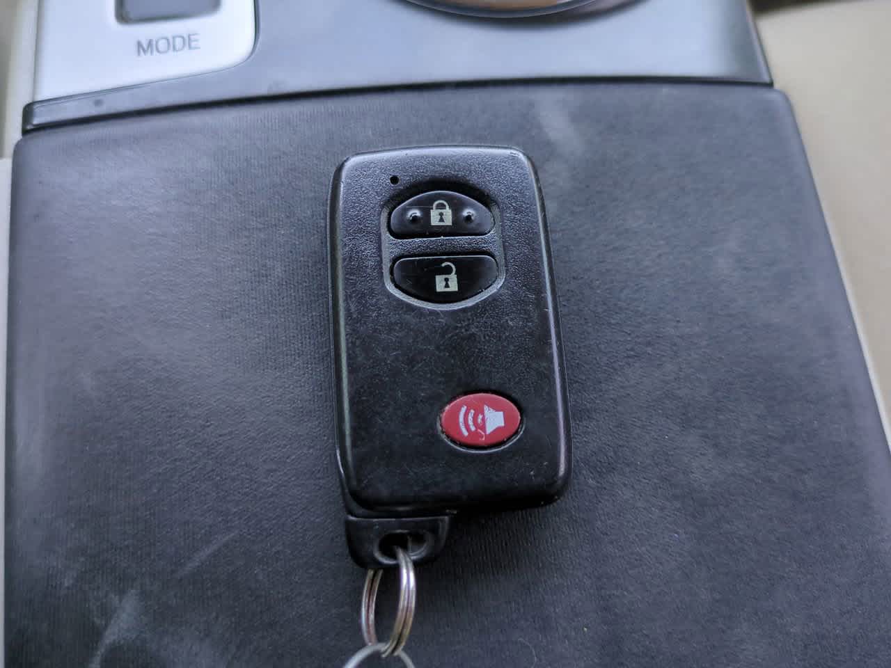 Thumbnail: 2014 Toyota Prius v - 26