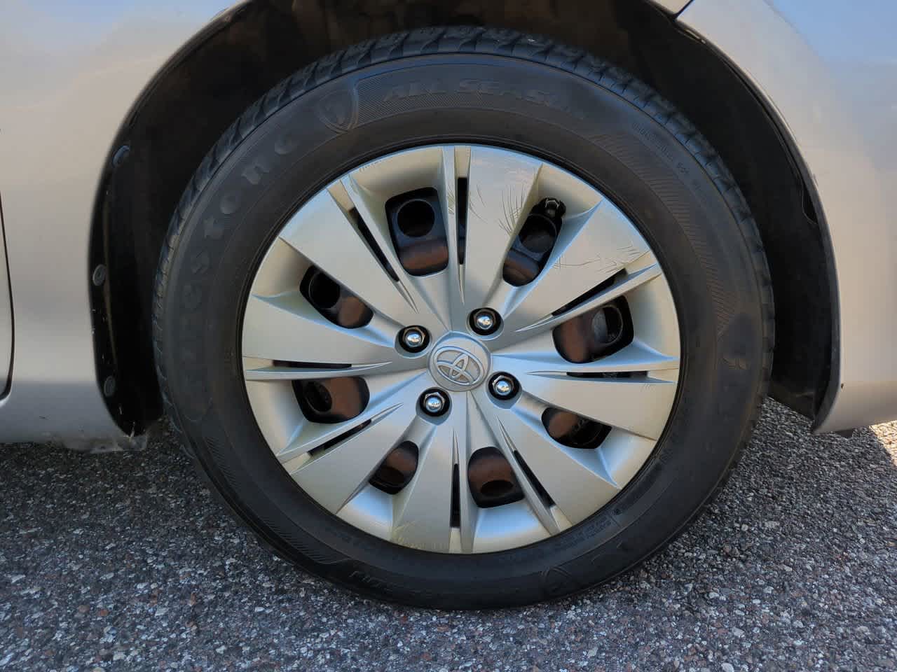 Thumbnail: 2013 Toyota Yaris - 11