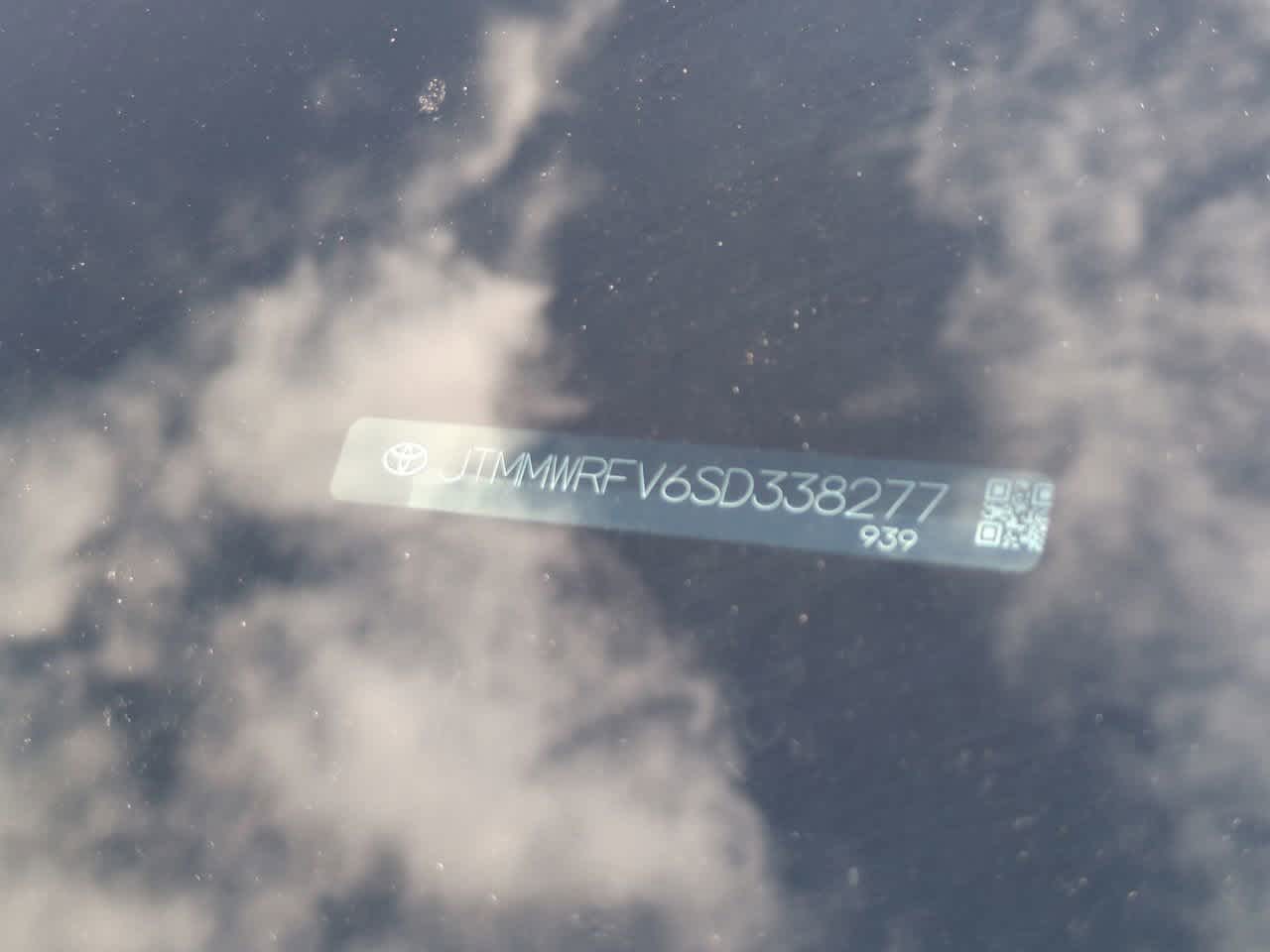 Thumbnail: 2025 Toyota RAV4 - 25