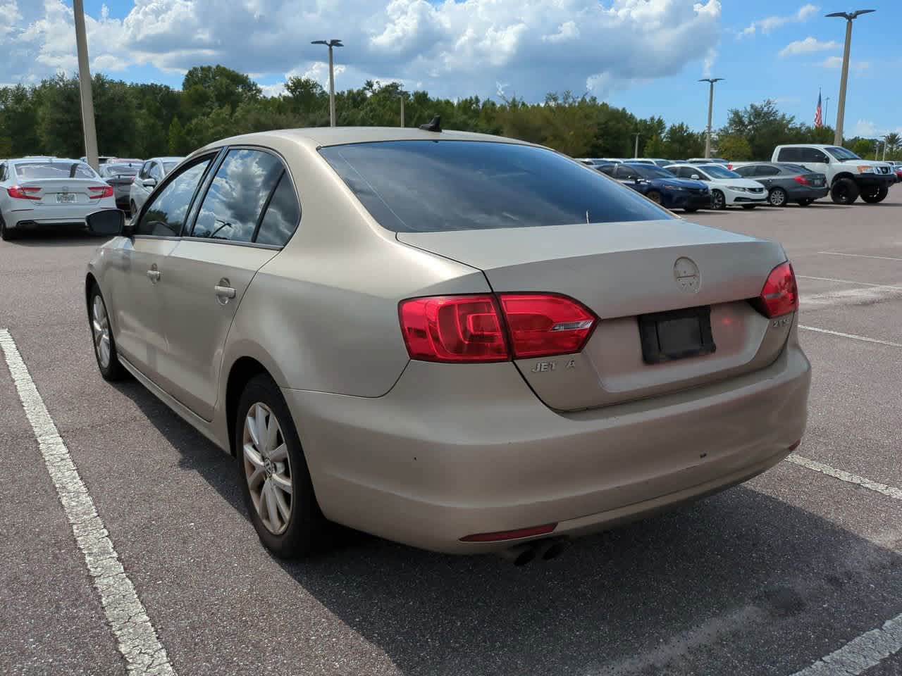 Thumbnail: 2012 Volkswagen Jetta - 4
