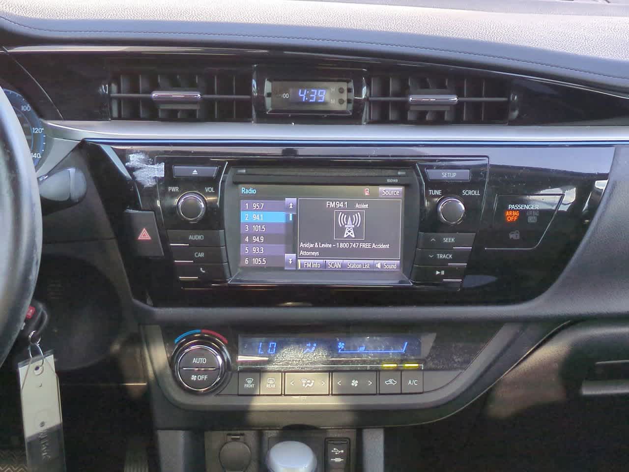 Thumbnail: 2015 Toyota Corolla - 17