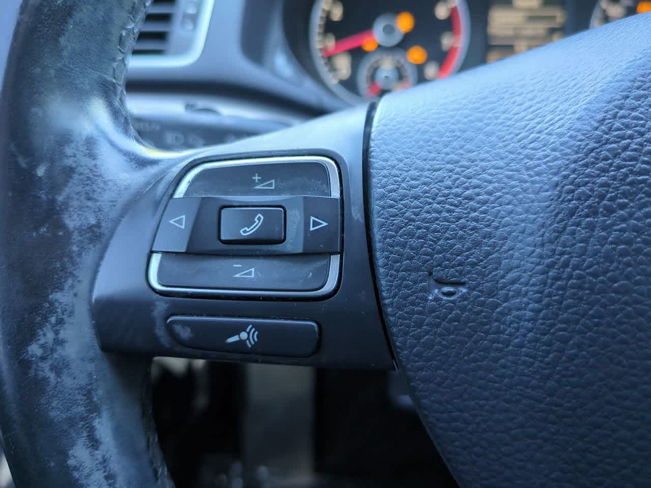 Thumbnail: 2013 Volkswagen Passat - 21