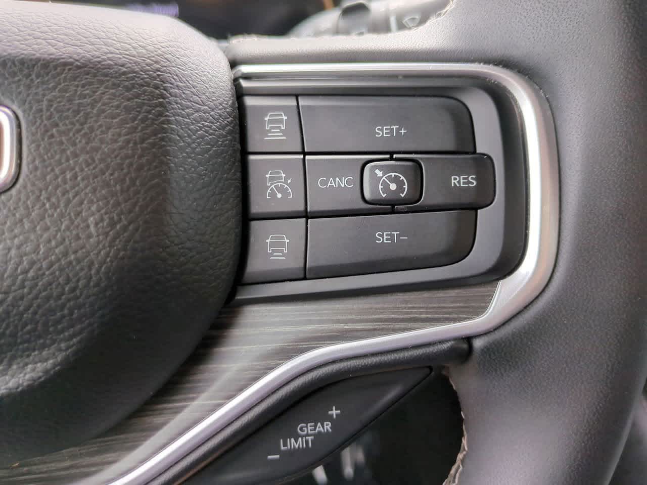 Thumbnail: 2024 Jeep Wagoneer - 26