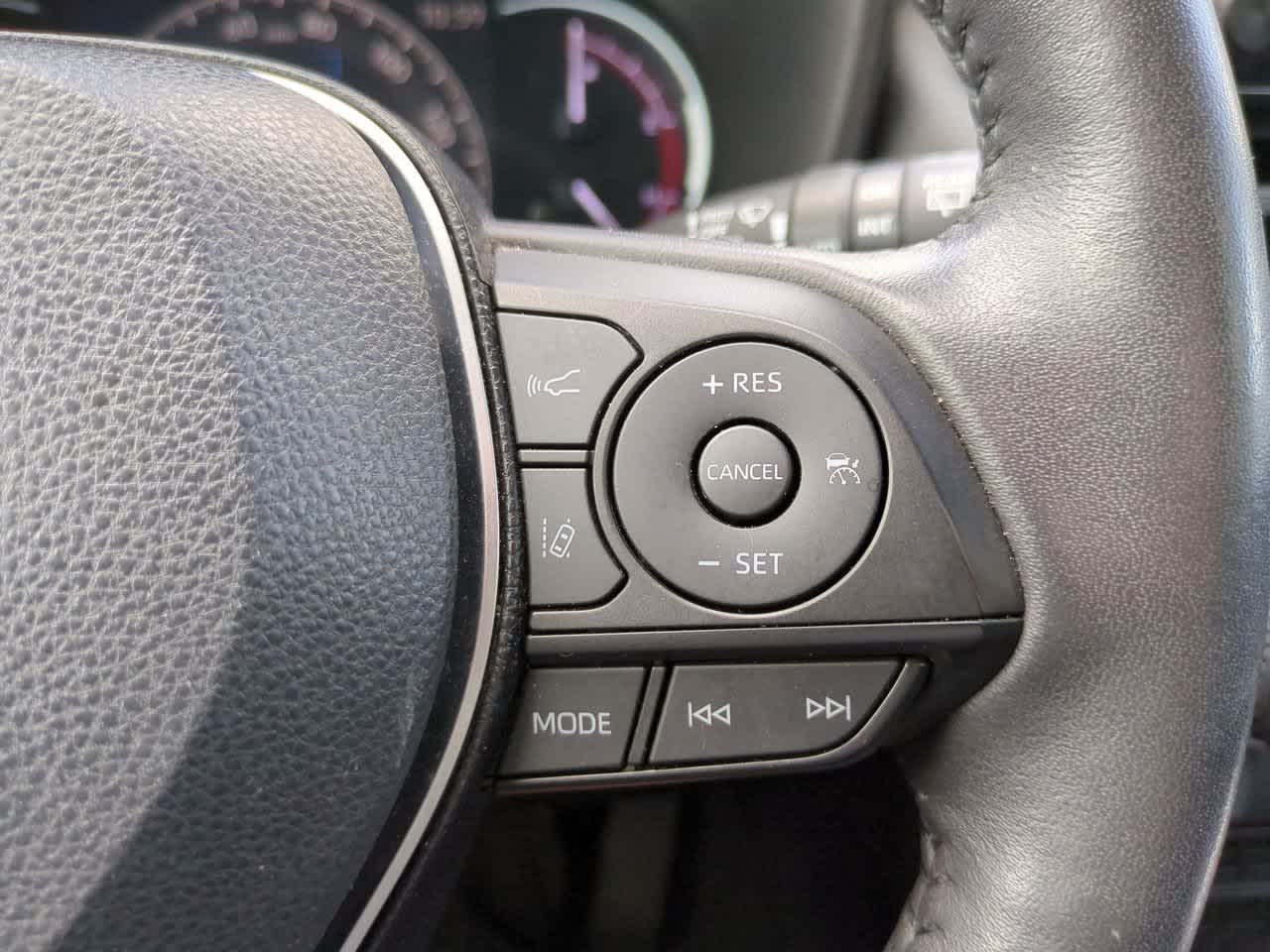 Thumbnail: 2020 Toyota RAV4 - 25