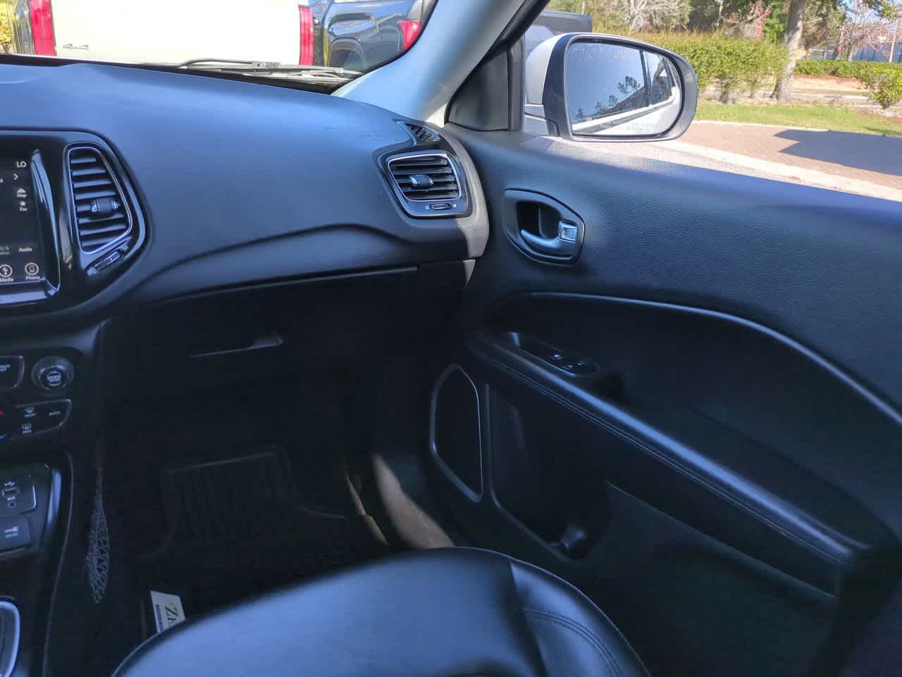 Thumbnail: 2018 Jeep Compass - 15