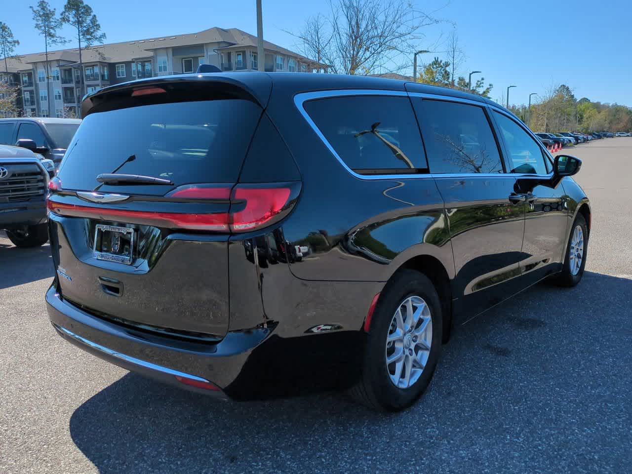 Thumbnail: 2025 Chrysler Pacifica - 6