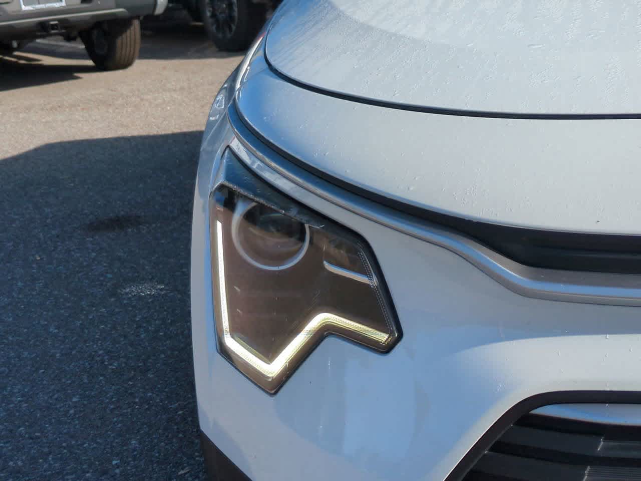 Thumbnail: 2023 Kia Niro - 10