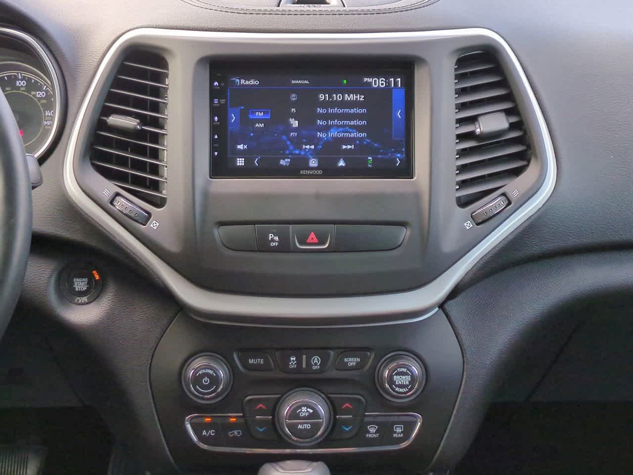 Thumbnail: 2019 Jeep Cherokee - 17