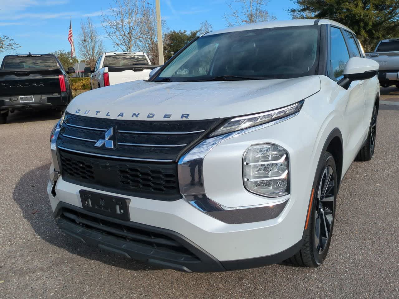 Thumbnail: 2022 Mitsubishi Outlander - 2