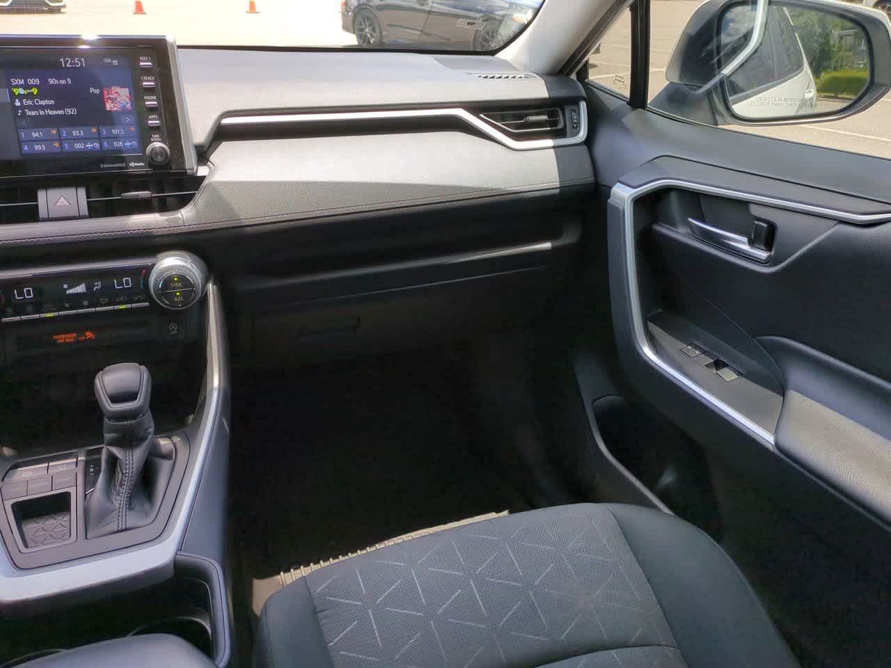 2021 Toyota RAV4 XLE 16