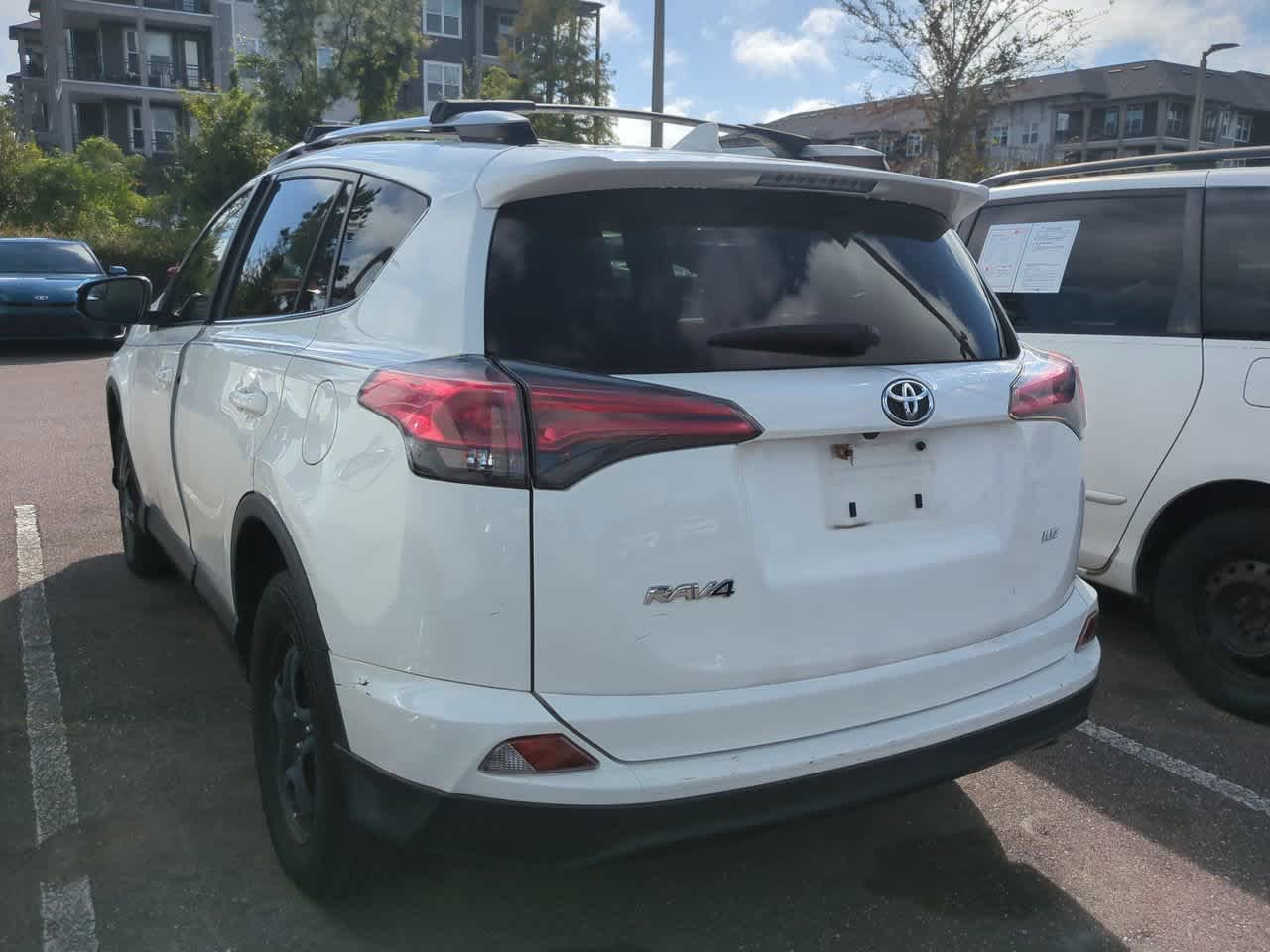 Thumbnail: 2018 Toyota RAV4 - 3